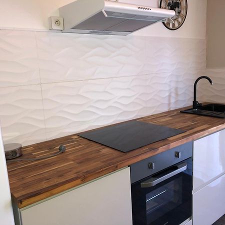 2 Pieces Independant Avec Son Jardinet Prive Hotel Борго Екстериор снимка