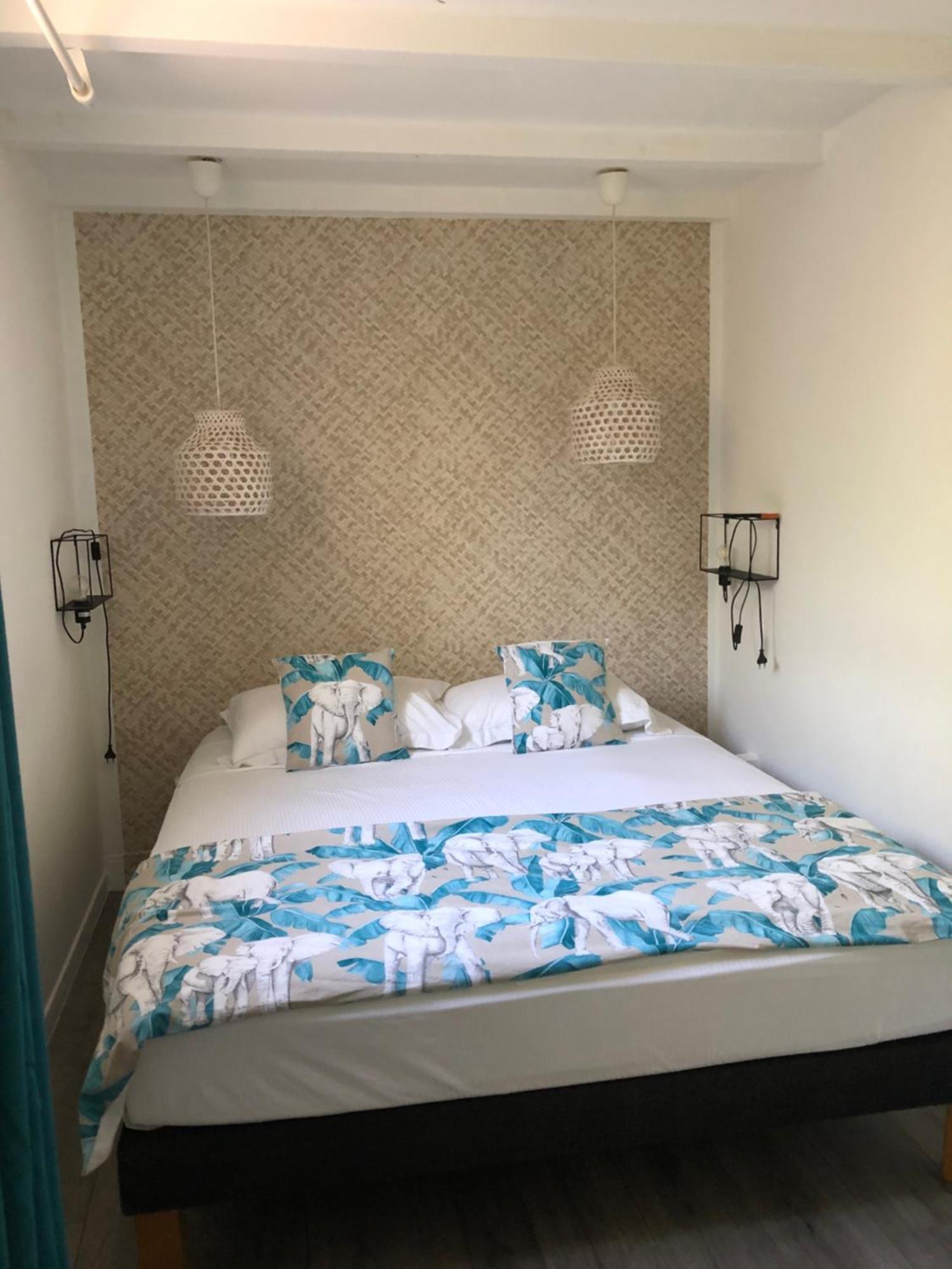 2 Pieces Independant Avec Son Jardinet Prive Hotel Борго Екстериор снимка