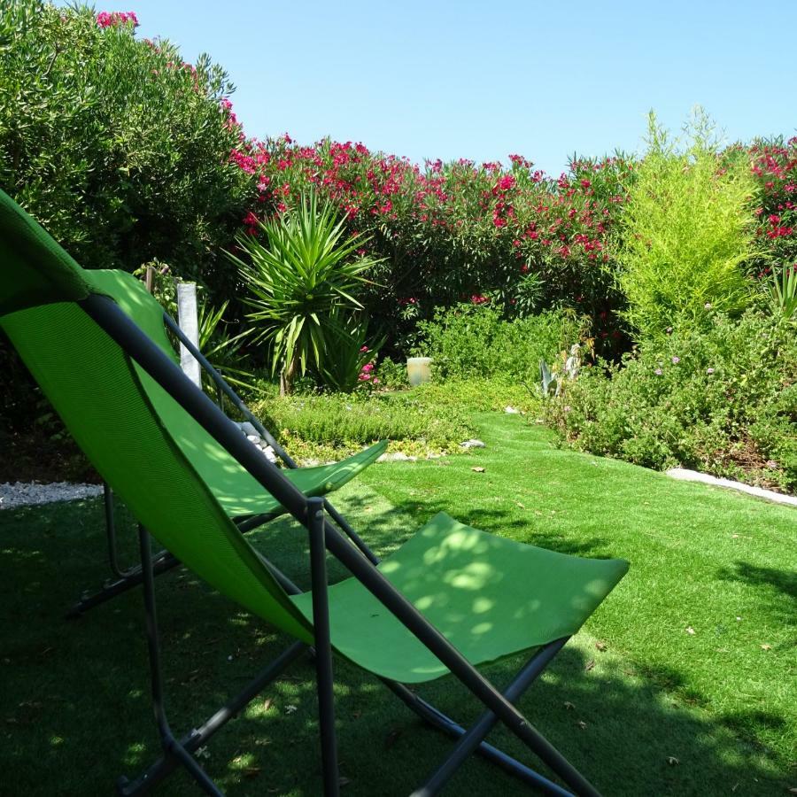 2 Pieces Independant Avec Son Jardinet Prive Hotel Борго Екстериор снимка
