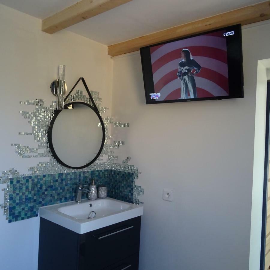 2 Pieces Independant Avec Son Jardinet Prive Hotel Борго Екстериор снимка